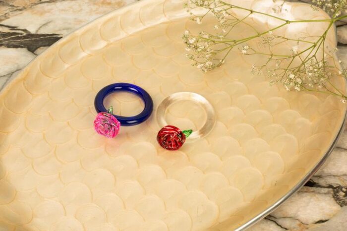 Glass roses napkin rings - Image 3