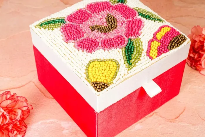 Christmas beaded gift box - Image 3