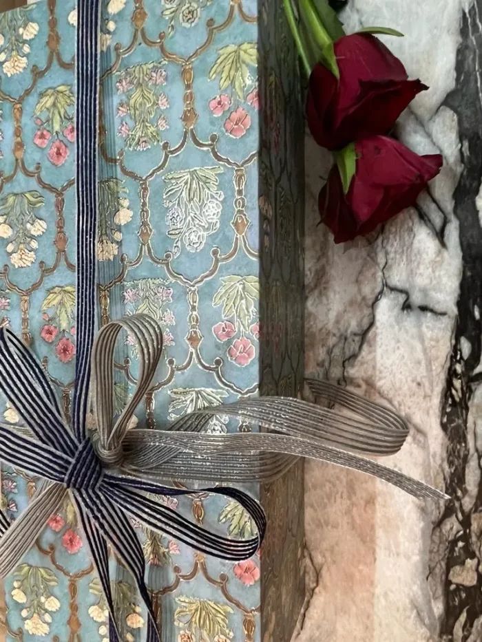 Enamelled aqua gift box - Image 4