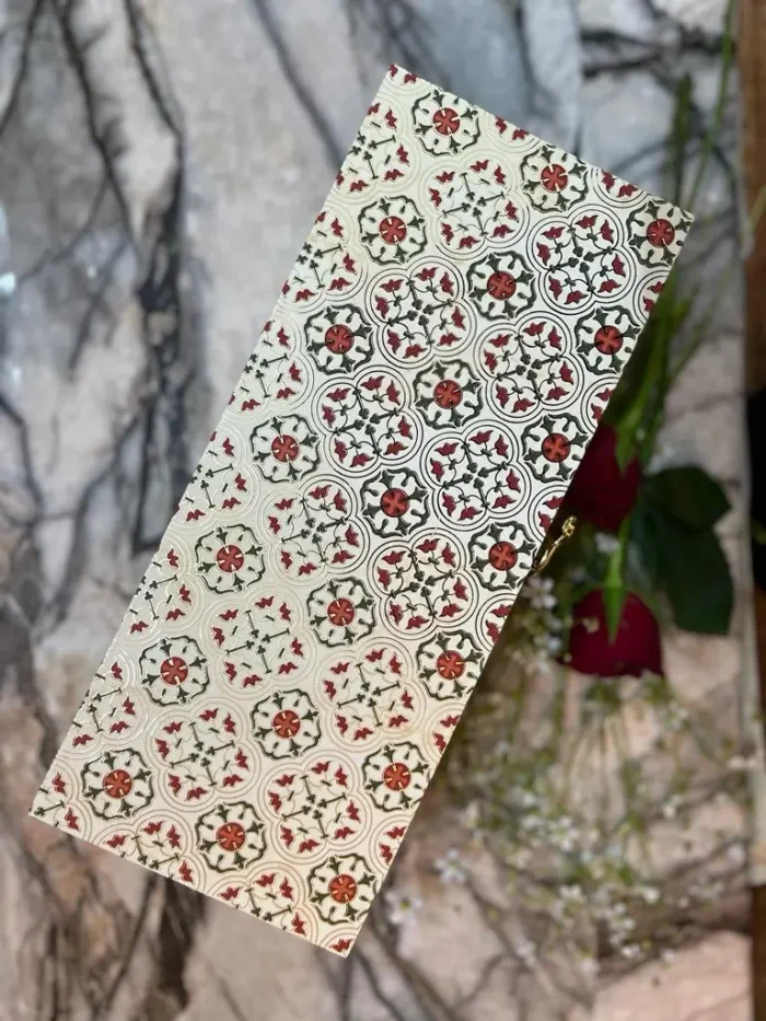 Cream enamelled gift box - Image 2