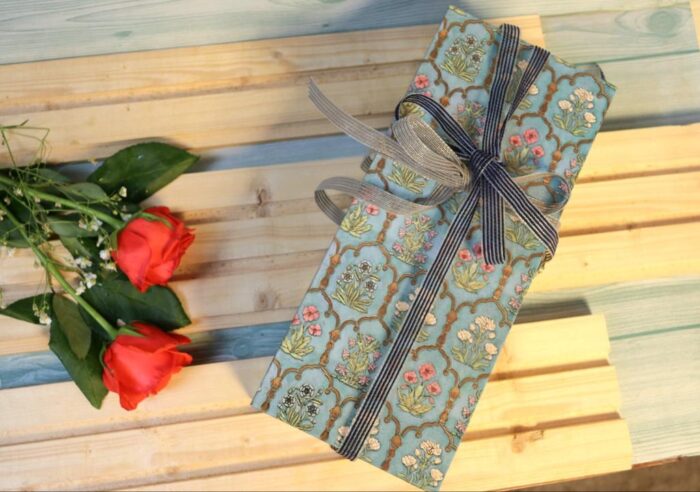 Enamelled aqua gift box - Image 3